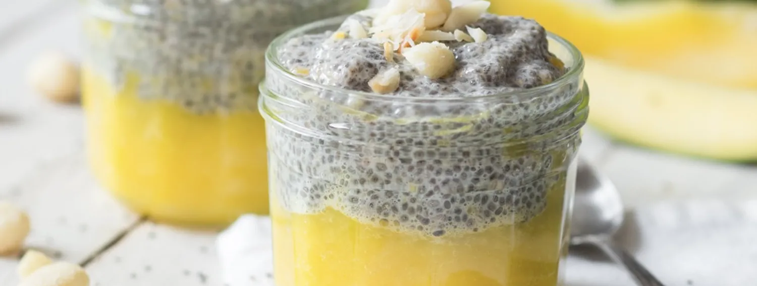 Griechischer Joghurt mit Mango und Chia cover image